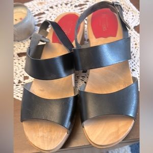 Helena Hasbeens wooden clog sandal